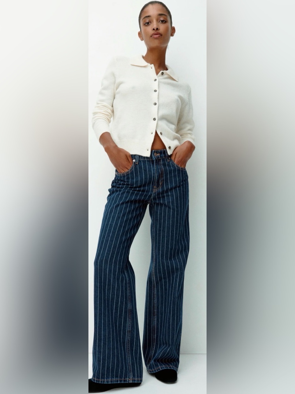 H&M Wide Leg Pinstripe Jeans - Blue. Size 8.